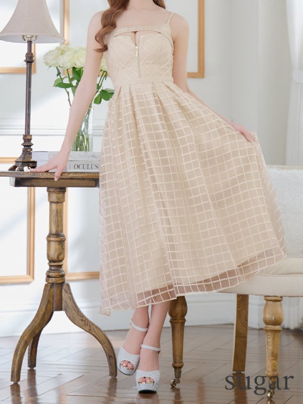 アイボリー モデル:明日花キララ 身長:162cm 着用サイズ:Sサイズ