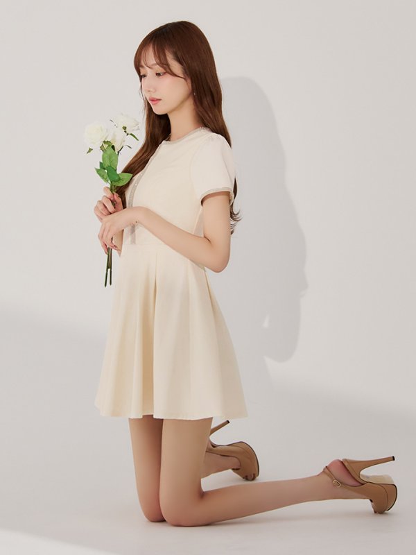 アイボリー モデル：あすか　身長：170cm　着用サイズ：Sサイズ