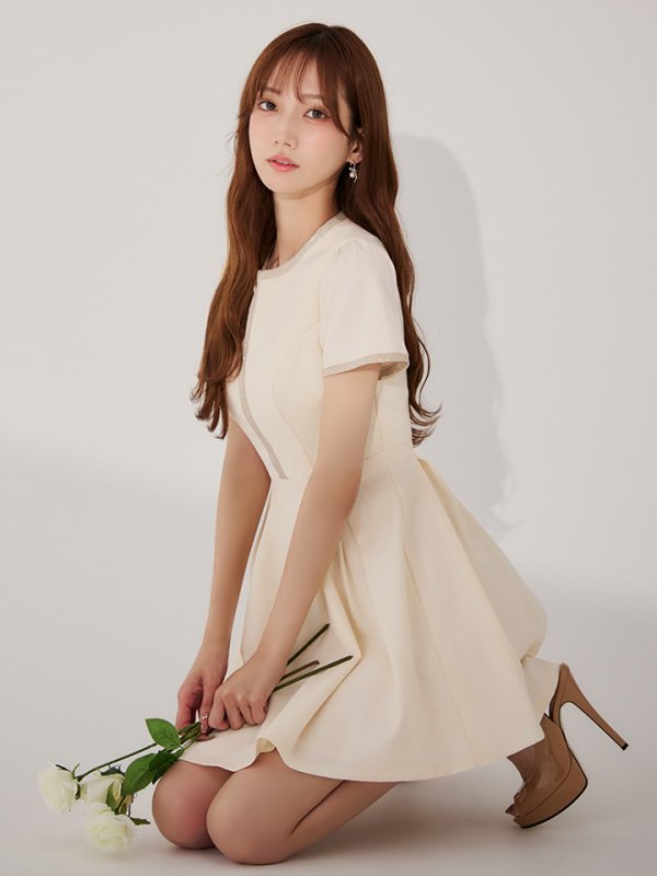 アイボリー モデル：あすか　身長：170cm　着用サイズ：Sサイズ