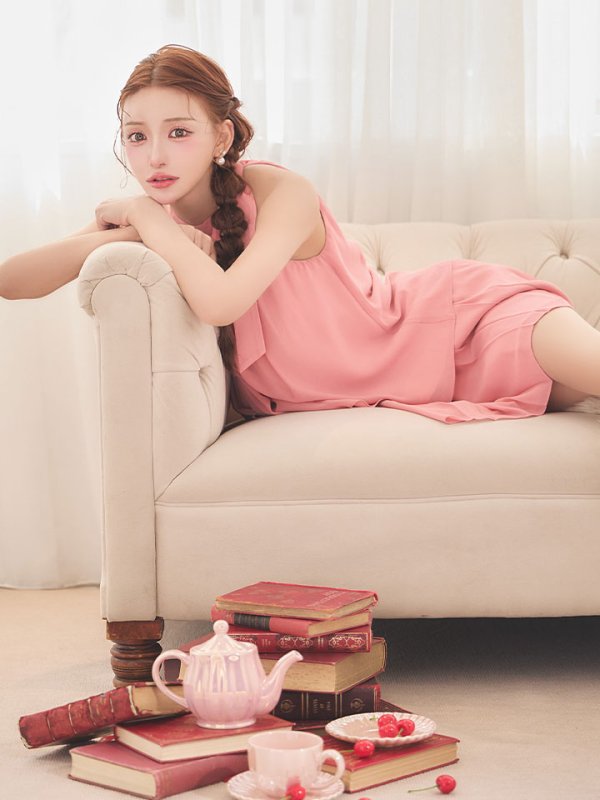 ピンク　モデル：明日花キララ　身長：162cm　着用サイズ：Sサイズ