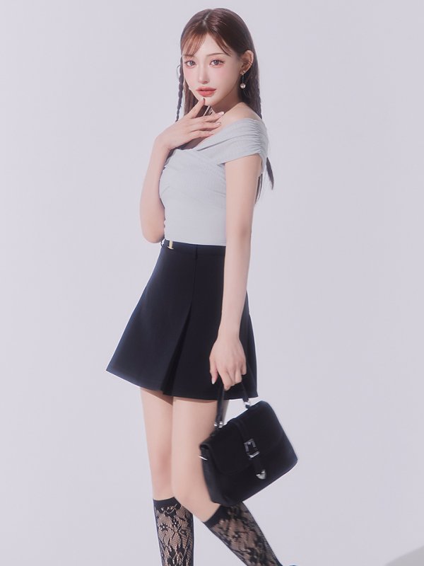 ブルー モデル：明日花キララ　身長：162cm 着用サイズ：Sサイズ