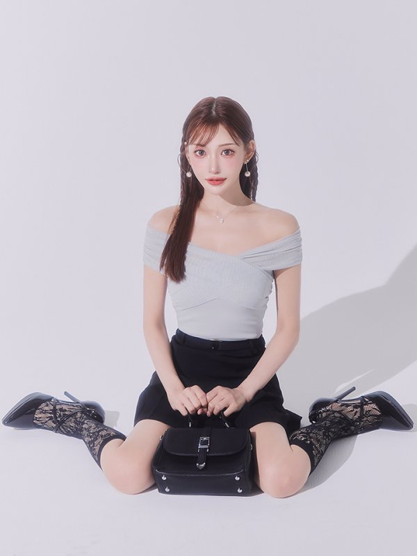 ブルー モデル：明日花キララ　身長：162cm 着用サイズ：Sサイズ