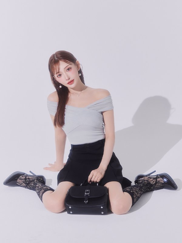 ブルー モデル：明日花キララ　身長：162cm 着用サイズ：Sサイズ