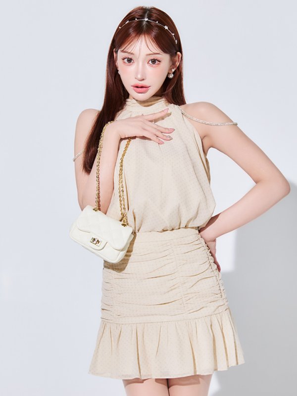 アイボリー モデル：明日花キララ　身長：162cm 着用サイズ：Sサイズ