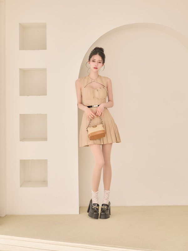 ベージュ　モデル：ゆりお　身長：165cm　着用サイズ：Sサイズ