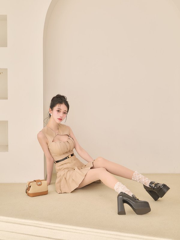 ベージュ　モデル：ゆりお　身長：165cm　着用サイズ：Sサイズ