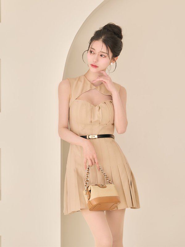 ベージュ　モデル：ゆりお　身長：165cm　着用サイズ：Sサイズ