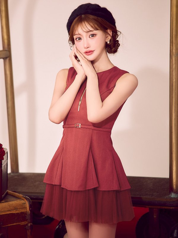 レッド　モデル：明日花キララ　身長：162cm 着用サイズ：Sサイズ