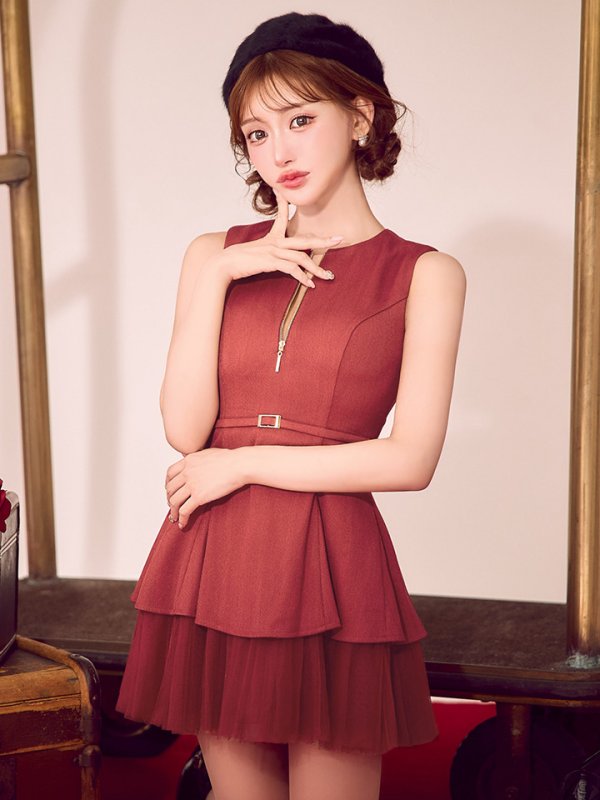 レッド　モデル：明日花キララ　身長：162cm 着用サイズ：Sサイズ