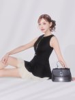 ブラックxアイボリー モデル：明日花キララ　身長：162cm:Sサイズ