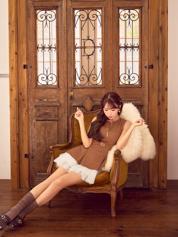 キャメル×アイボリー　モデル：三上悠亜　身長：159cm　着用サイズ：Sサイズ