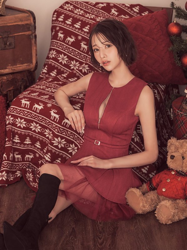 レッド　モデル：りこ　身長：156cm　着用サイズ：Sサイズ