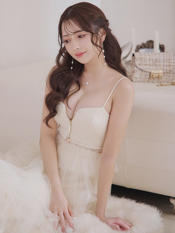 アイボリー モデル：りな　身長：160cm:Sサイズ