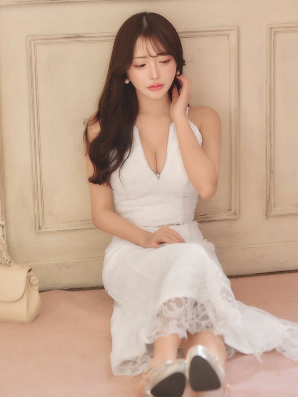 ホワイト モデル：りな　身長：160cm　着用サイズ：Sサイズ