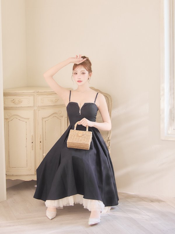 ブラック モデル:明日花キララ 身長:162cm 着用サイズ:Sサイズ