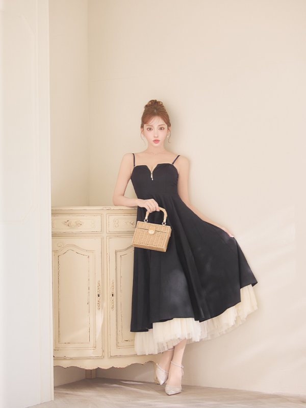 ブラック モデル:明日花キララ 身長:162cm 着用サイズ:Sサイズ