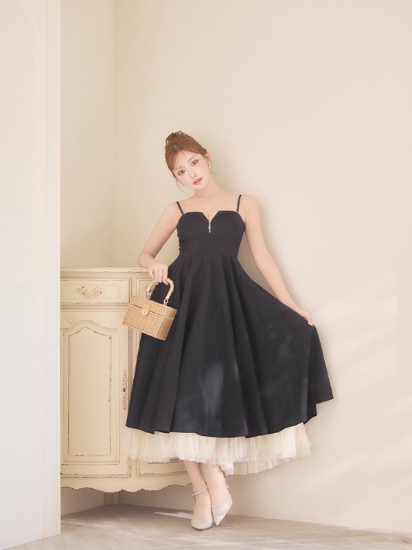 ブラック モデル:明日花キララ 身長:162cm 着用サイズ:Sサイズ