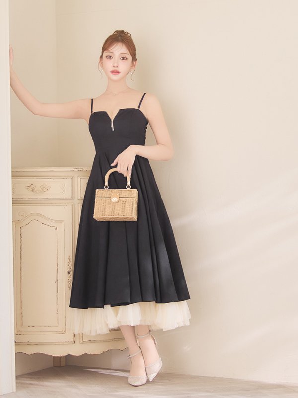 ブラック モデル:明日花キララ 身長:162cm 着用サイズ:Sサイズ