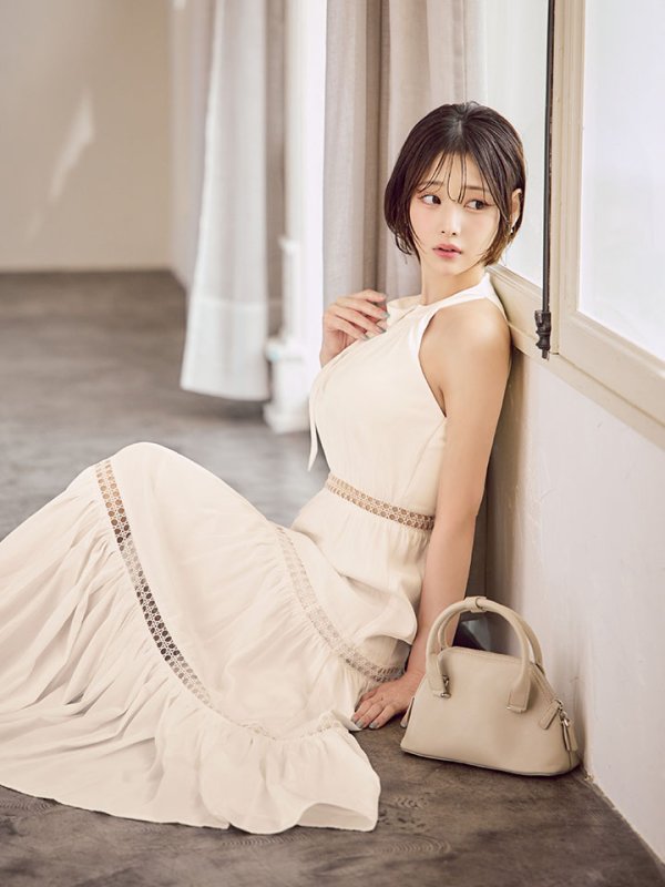 ホワイト　モデル：天海りこ　身長：156cm　着用サイズ：Sサイズ