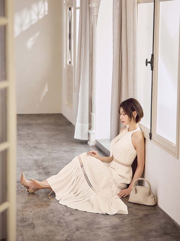 ホワイト　モデル：天海りこ　身長：156cm　着用サイズ：Sサイズ