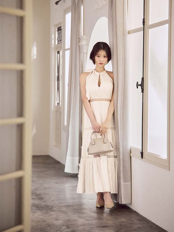 ホワイト　モデル：天海りこ　身長：156cm　着用サイズ：Sサイズ