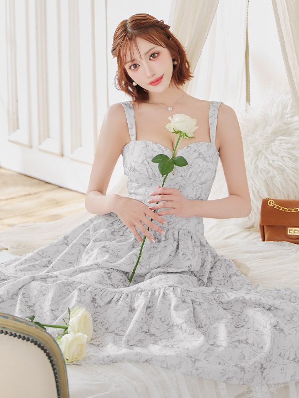 アイボリーxグレー モデル:明日花キララ 身長:162cm 着用サイズ:Sサイズ