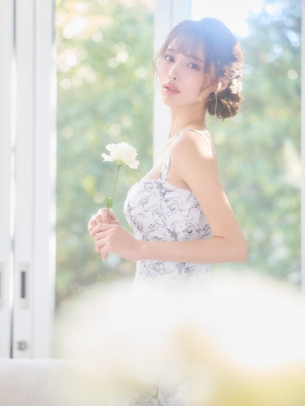 アイボリーxグレー モデル：きほ　身長：169cm 着用サイズ：Sサイズ