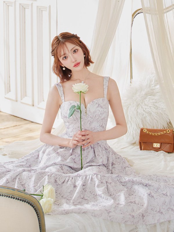 ベージュ モデル:明日花キララ 身長:162cm 着用サイズ:Sサイズ