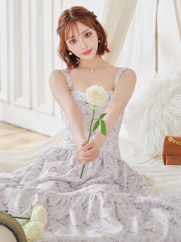 ベージュ モデル:明日花キララ 身長:162cm 着用サイズ:Sサイズ