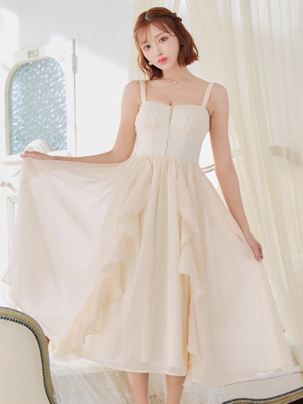 アイボリー モデル:明日花キララ 身長:162cm 着用サイズ:Sサイズ