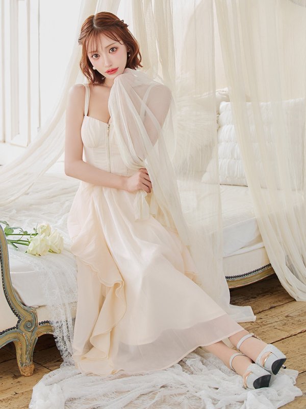 アイボリー モデル:明日花キララ 身長:162cm 着用サイズ:Sサイズ