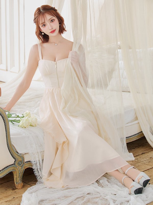 アイボリー モデル:明日花キララ 身長:162cm 着用サイズ:Sサイズ