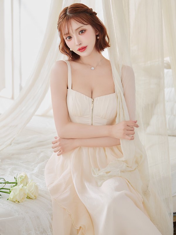 アイボリー モデル:明日花キララ 身長:162cm 着用サイズ:Sサイズ