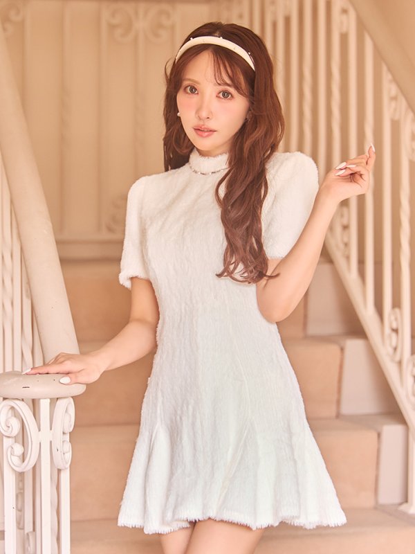 アイボリー モデル:三上悠亜 身長:159cm 着用サイズ:Sサイズ