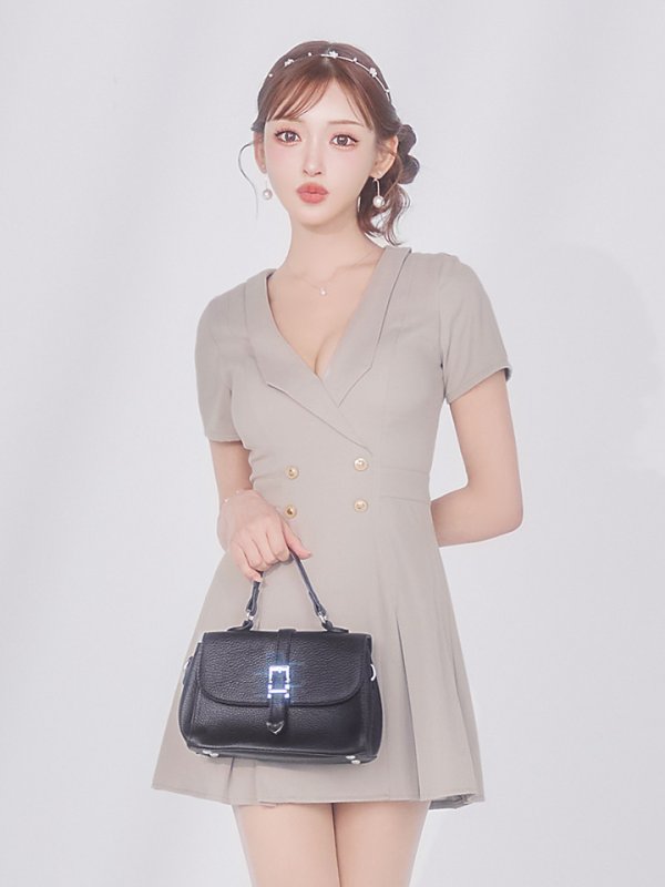 サンドベージュ　モデル：明日花キララ　身長162cm　着用サイズ：Sサイズ