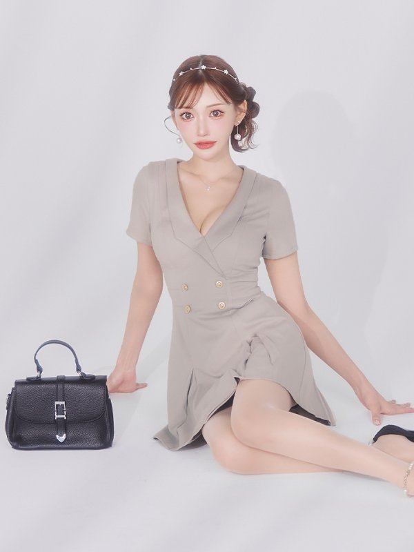 サンドベージュ　モデル：明日花キララ　身長162cm　着用サイズ：Sサイズ