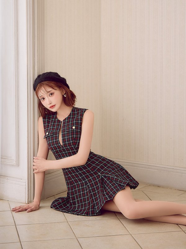 ネイビー　モデル：明日花キララ　身長162cm　着用サイズ：Sサイズ