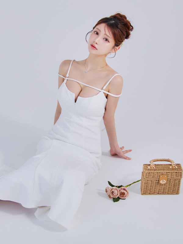 ホワイト モデル:ももか 身長:156cm 着用サイズ:Sサイズ