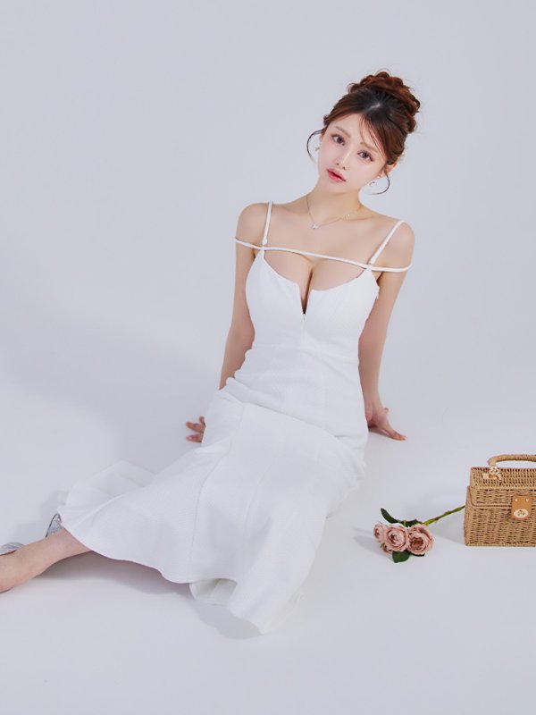 ホワイト モデル:ももか 身長:156cm 着用サイズ:Sサイズ