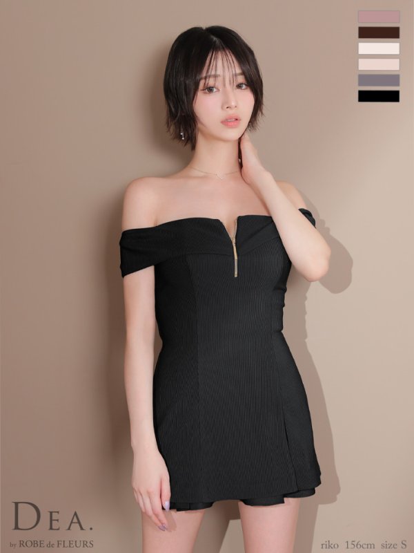ブラック　モデル：りこ　身長：156cm　着用サイズ：Sサイズ