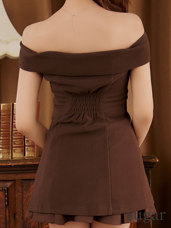 ブラウン モデル:明日花キララ 身長162cm 着用サイズ:Sサイズ