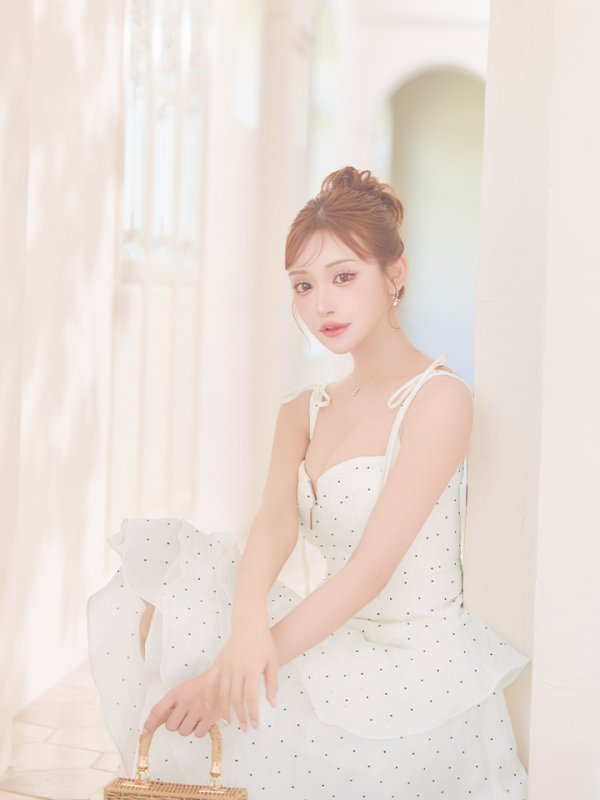 ホワイト モデル:明日花キララ 身長:162cm サイズ:Sサイズ