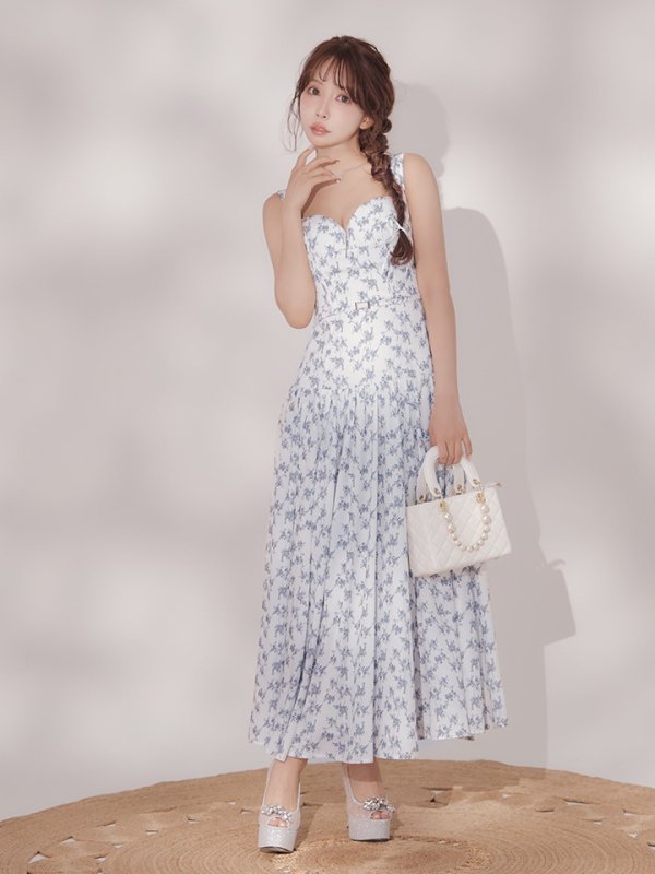 ホワイトxブルー　モデル：三上悠亜　身長：159cm　着用サイズ：Sサイズ