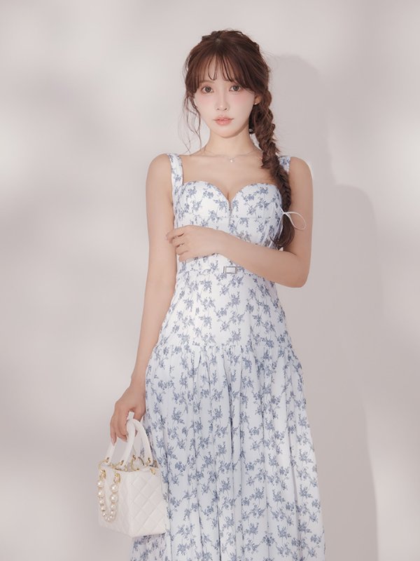 ホワイトxブルー　モデル：三上悠亜　身長：159cm　着用サイズ：Sサイズ