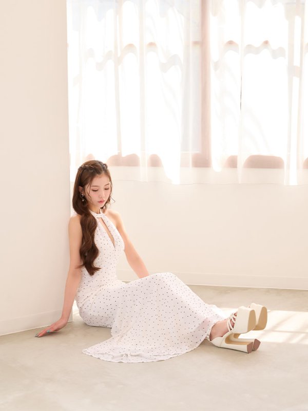 ホワイト　モデル：せいは　身長：160cm　着用サイズ：Sサイズ
