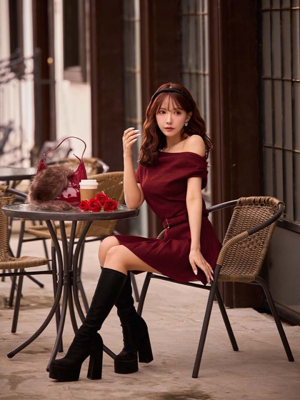 レッド　モデル：三上悠亜　身長：159cm　着用サイズ：Sサイズ