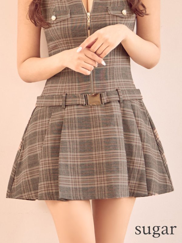 ブラウン　モデル：三上悠亜　身長：159cm　着用サイズ：Sサイズ