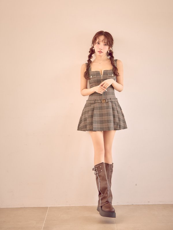 ブラウン　モデル：三上悠亜　身長：159cm　着用サイズ：Sサイズ