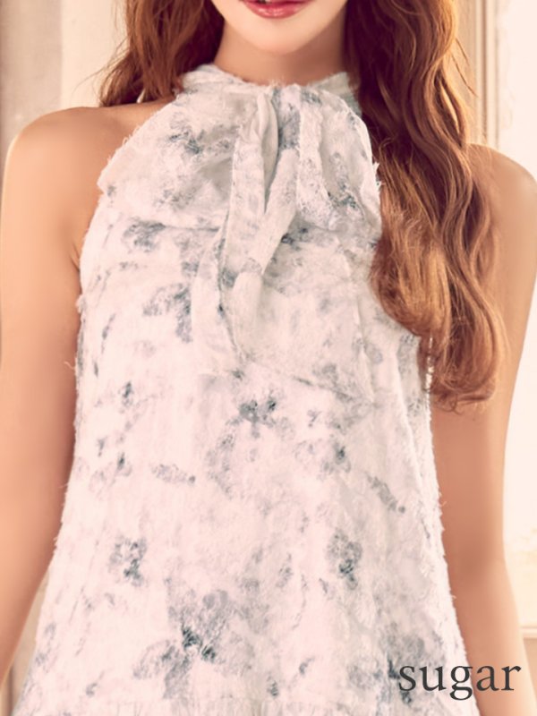 ホワイトxグレー モデル：明日花キララ　身長：162cm 着用サイズ：Sサイズ