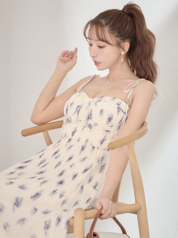 ブルー　モデル：三上悠亜　身長：159cm　着用サイズ：Sサイズ